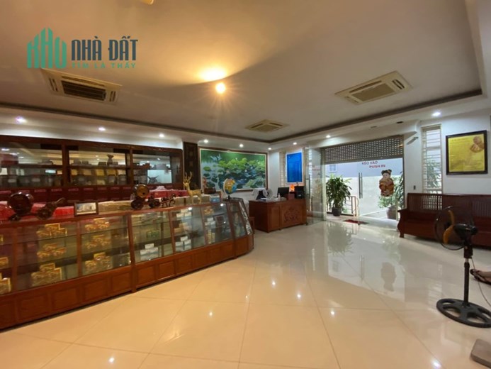⚜️ Bán nhà Mặt Phố Lạc Long Quân, Tây Hồ, Thang Máy, View Hồ 145m2 8T MT 8m, Chỉ 55 Tỷ ⚜️