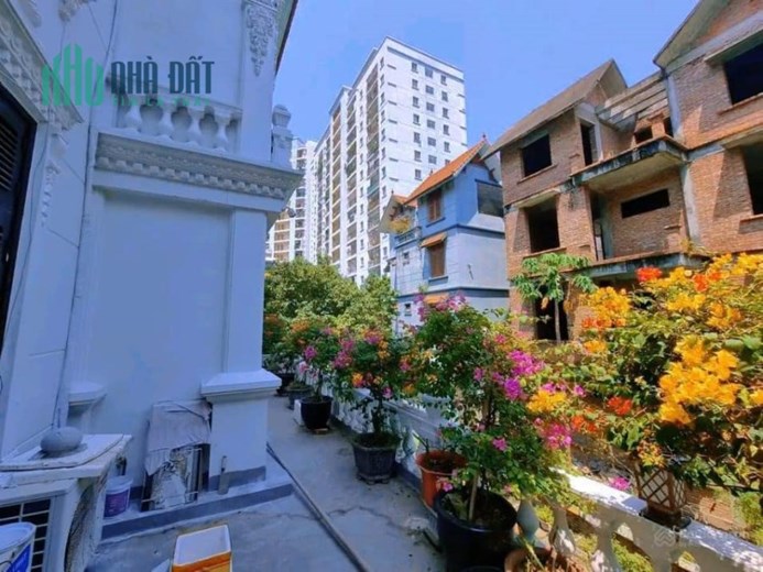 Biệt Thự Đẳng Cấp Quận Cầu Giấy. Diện Tích 150m2 x 4T, MT 10m. Lô Góc 2 Mặt Thoáng Vĩnh Viễn. Thang