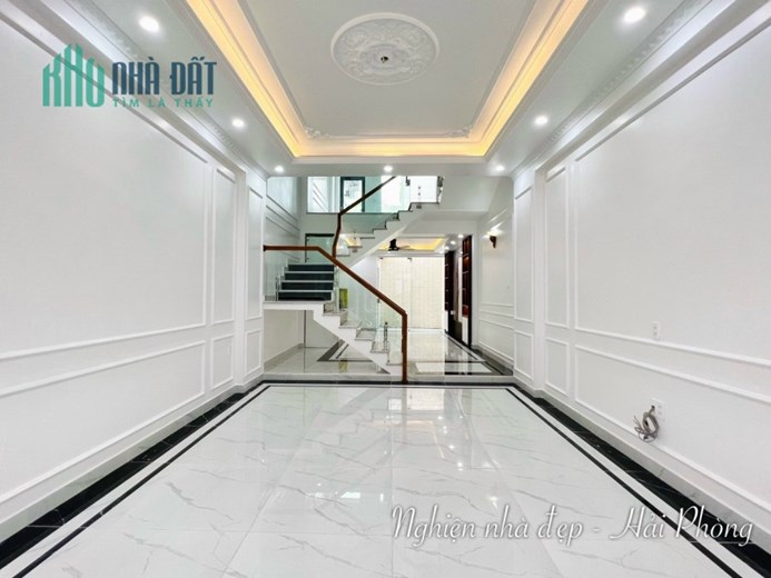 Bán nhà phố Hồ Sen, diện tích 62m 4 tầng mới tinh, GIÁ 4.38 tỉ ngõ ô.tô 7 chỗ