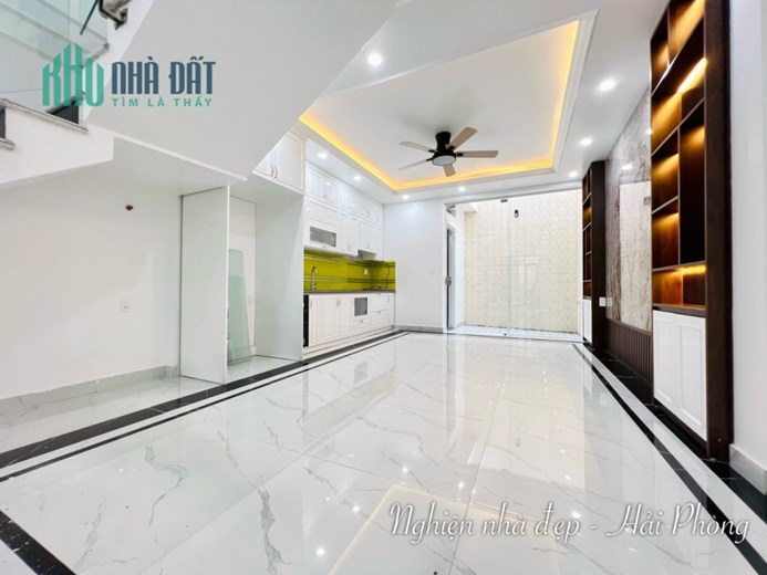 Bán nhà phố Hồ Sen, diện tích 62m 4 tầng mới tinh, GIÁ 4.38 tỉ ngõ ô.tô 7 chỗ