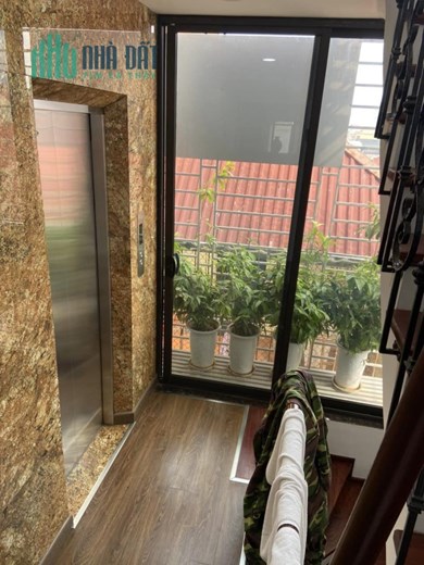 Bán nhà mặt phố Phan Văn Trường, 8 tầng thang máy, DT 43m2, MT4m. Chỉ 16 tỷ.
