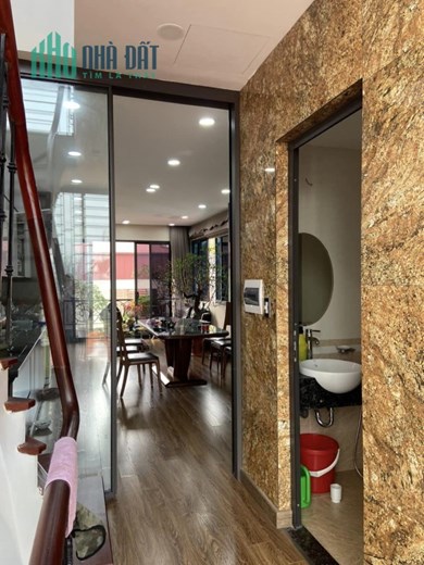 Bán nhà mặt phố Phan Văn Trường, 8 tầng thang máy, DT 43m2, MT4m. Chỉ 16 tỷ.