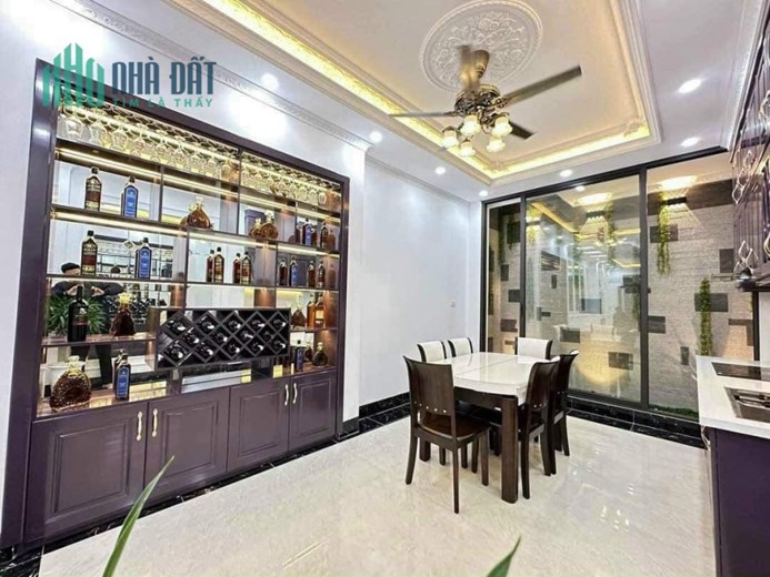 Bán căn nhà cực đẹp phố Thái Thịnh, Đống Đa - chủ tặng full nội thất cực xịn - ngõ nông, gần phố