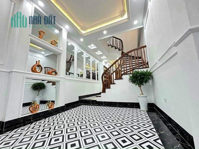 Bán căn nhà cực đẹp phố Thái Thịnh, Đống Đa - chủ tặng full nội thất cực xịn - ngõ nông, gần phố