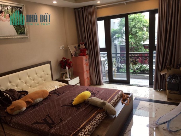 Bán ngôi nhà 67m2 phố Nghi Tàm, Tây Hồ Gara Ô tô 7 chỗ Kinh doanh tốt 3.5 Tỷ