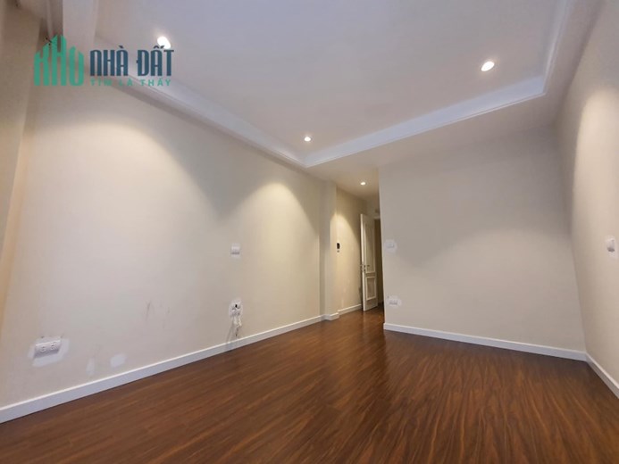 Bán căn nhà 65m2 phố Nghi Tàm, Tây Hồ Gara Ô tô Kinh doanh bất chấp 3.3 Tỷ