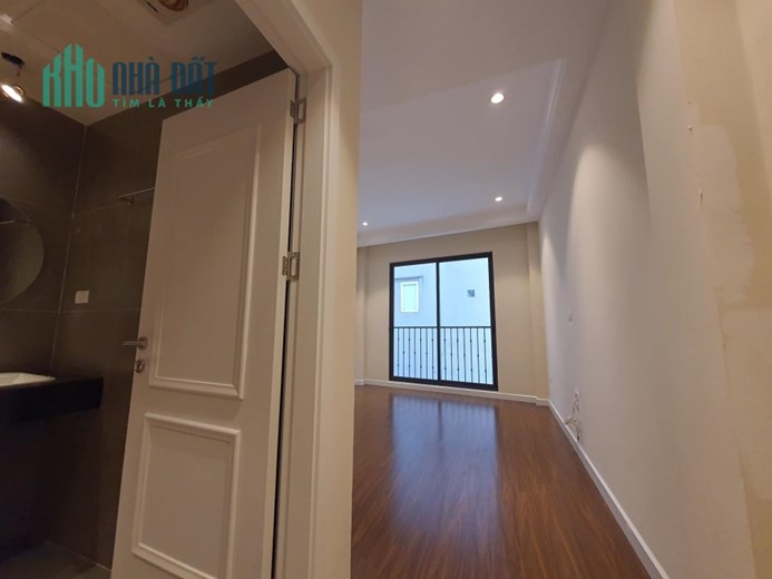 Bán ngôi nhà 67m2 phố Nghi Tàm, Tây Hồ Gara Ô tô 7 chỗ Kinh doanh đa dạng 3.2 Tỷ