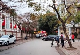 HIẾM -MẶT PHỐ VĂN QUÁN-VỈA HÈ Ô TÔ TRÁNH-VĂN PHÒNG ĐỈNH-XÂY MOIWS2NAMW ĐẸP LONG LANH.
