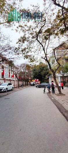 HIẾM -MẶT PHỐ VĂN QUÁN-VỈA HÈ Ô TÔ TRÁNH-VĂN PHÒNG ĐỈNH-XÂY MOIWS2NAMW ĐẸP LONG LANH.