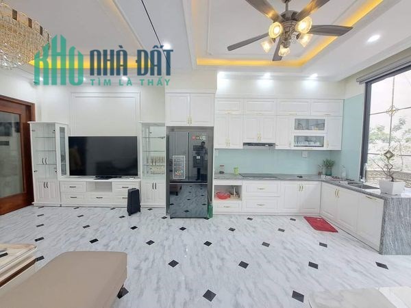 Bán gấp 7 Tầng Thang Máy Kinh Doanh Văn Phòng, spa 10 tỷ Hơn KĐT Vạn Phúc