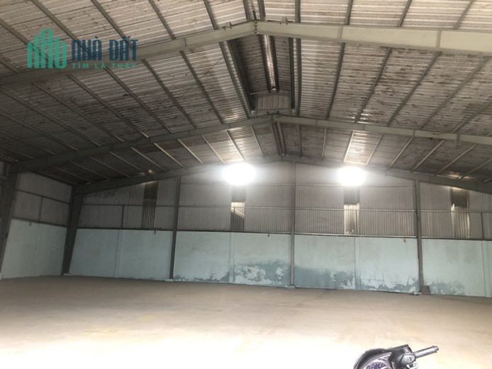 Xưởng cao đẹp có văn phòng, xây kiên cố lắp được cẩu Trục