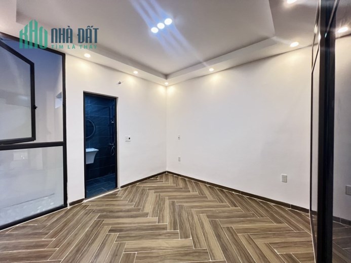 8.BÁN NHÀ ĐỘC LẬP 4 TẦNG MỚI ĐẸP NGAY NGÃ 4 CƠ ĐIỆN