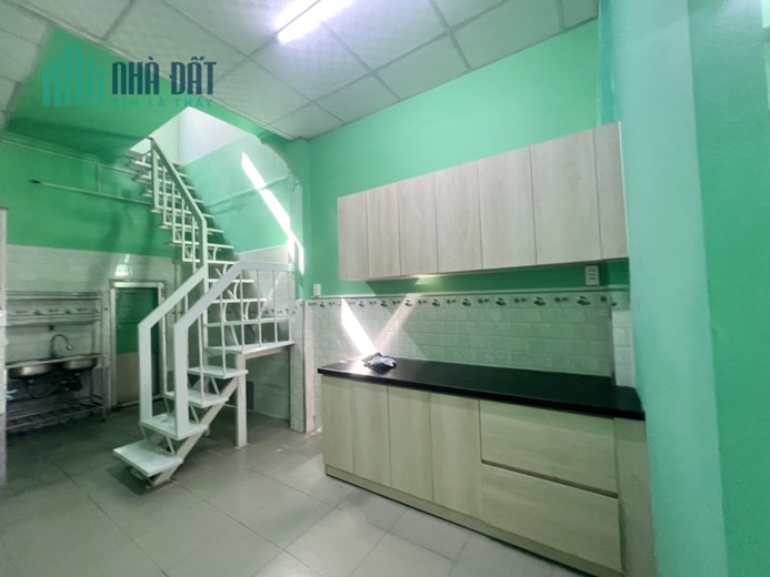 Cho thuê NNC đường nội bộ Hưng Phú P9Q8. Giá 9 triệu