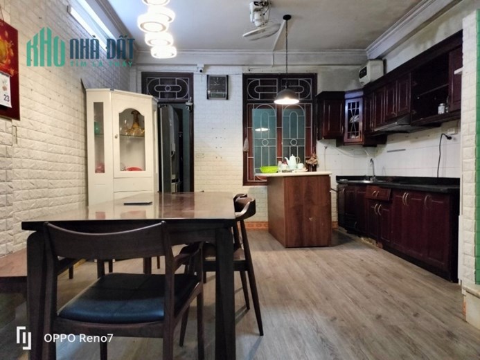 Cho thuê nhà Lạc Long Quân 45m 5 tầng. MT4.5m. 2 ô tô tránh. 25 triệu