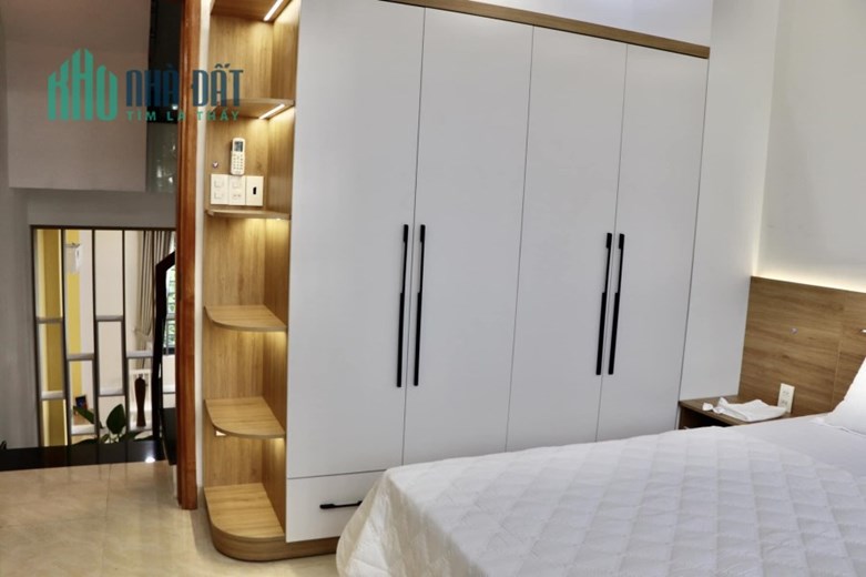 BÁN GẤP NHÀ HẺM XE TẢI TRÁNH NGUYỄN VĂN LINH, BÌNH THUẬN, 2 TẦNG, RỘNG 4.5M BỀ THẾ  CHỈ 8 TỶ NHỈNH