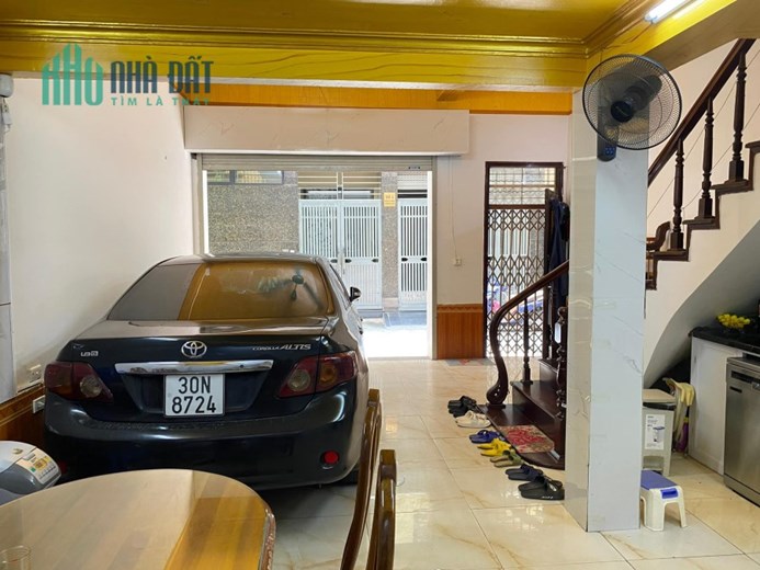 Bán Nhà Đường Láng 45M 5 Tầng Ô Tô Kinh Doanh SĐCC 11 Tỷ