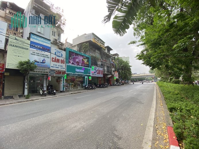 Chính chủ cần cho thuê nhà ở mặt đường Láng, vị trí đẹp thuận tiện kinh doanh.