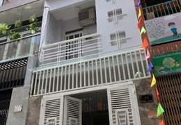 BÁN  NHÀ 3 TẦNG HOÀNG THÚC TRÂM SAU LƯNG TRƯỜNG NÚI THÀNH GIÁ RẺ NHẤT THỊ TRƯỜNG CHỈ 3,7 TỶ