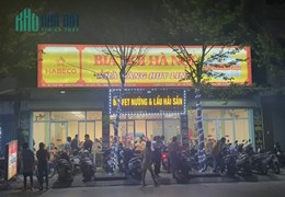 Sang nhượng nhưng quán vẫn mở bán hàng ngày ko đóng cửa đâu quý khách nhé