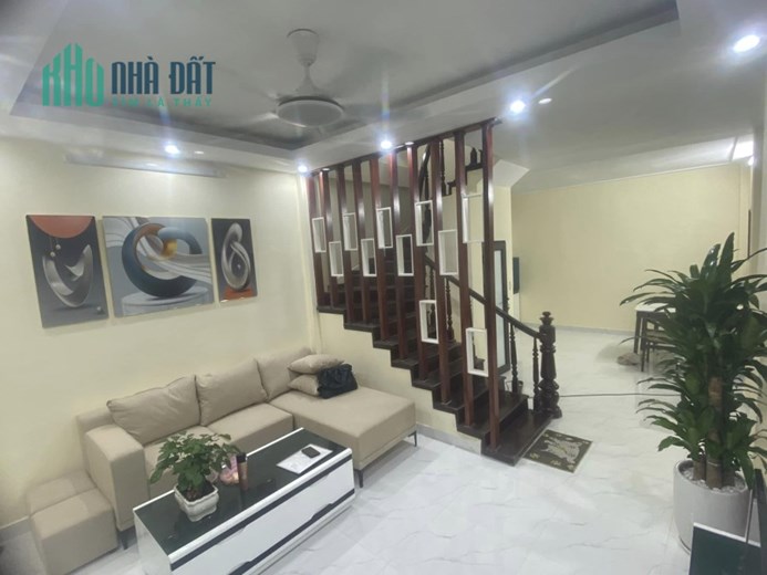 Bán nhà Nhân Chính Thanh Xuân 30m 2.5 tầng 2 ngủ ngõ thông gần phố chỉ 2.75  tỷ lh 0817606560