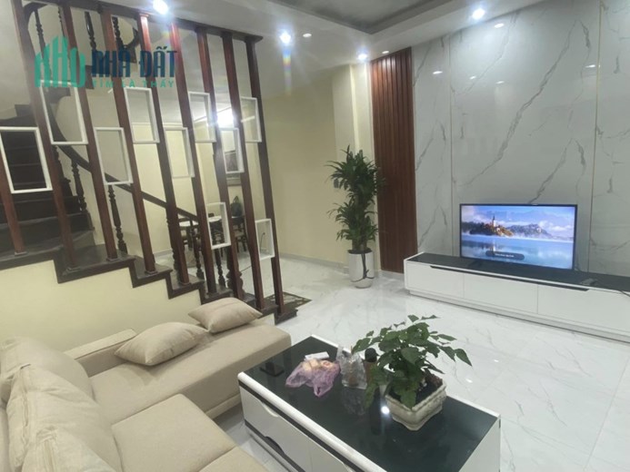 Bán nhà Nhân Chính Thanh Xuân 30m 2.5 tầng 2 ngủ ngõ thông gần phố chỉ 2.75  tỷ lh 0817606560