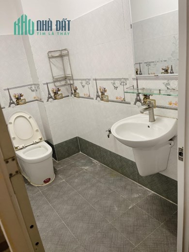 Nhà Hẻm Xe Hơi Sổ A4, DT 64m2, 3 Tầng Nguyễn Ảnh Thủ Giá 52tr/m2