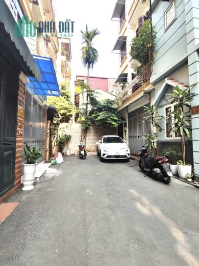 Phân lô Hai Bà Trưng, ô tô tránh, toàn cán bội cao đấp. Sổ đỏ nét căng. Diện tích 35m, 4 tầng cực