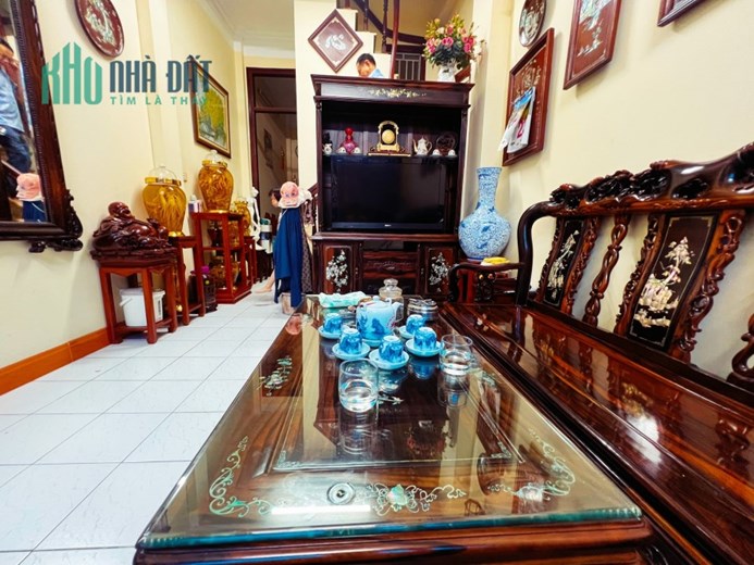 Phân lô Hai Bà Trưng, ô tô tránh, toàn cán bội cao đấp. Sổ đỏ nét căng. Diện tích 35m, 4 tầng cực