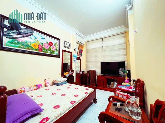 Phân lô Hai Bà Trưng, ô tô tránh, toàn cán bội cao đấp. Sổ đỏ nét căng. Diện tích 35m, 4 tầng cực