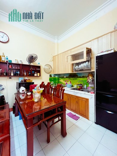 Phân lô Hai Bà Trưng, ô tô tránh, toàn cán bội cao đấp. Sổ đỏ nét căng. Diện tích 35m, 4 tầng cực