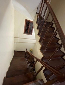 BÁN NHÀ PHỐ NGUYỄN CHÍ THANH
 - MẶT NGÕ THÔNG, Ô TÔ TRÁNH
+ KINH DOANH MỌI MẶT HÀNG
 - 51M2 x 5T, 8