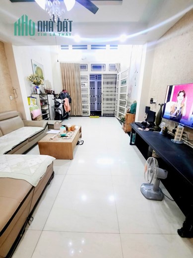 Nhà 5 tầng, ngay BV 175, đi sân bay 10 phút, 3 PN khép kín, sân thượng.