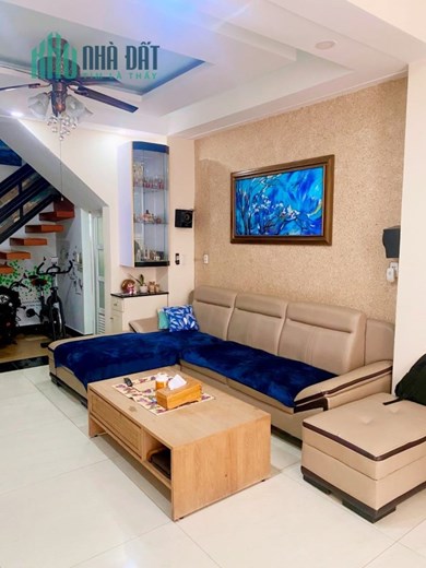 Nhà 5 tầng, ngay BV 175, đi sân bay 10 phút, 3 PN khép kín, sân thượng.