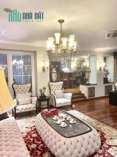 CỰC PHẨM. Võ Thị Sáu Hai Bà Trưng thang máy, sát Hồ, 3 ô tô vào nhà. Diện tích 242m 8 tầng nở