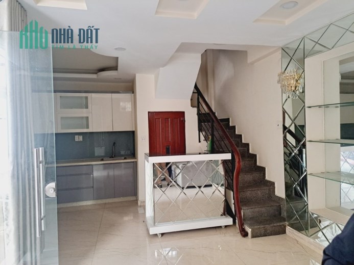 Bán nhà ngộp Bank Bùi Viện Quận 1 5 tầng BTCT 6PN 31m2 HXH chỉ nhỉnh 7 tỷ