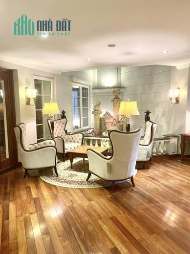 CỰC PHẨM. Võ Thị Sáu Hai Bà Trưng thang máy, sát Hồ, 3 ô tô vào nhà. Diện tích 242m 8 tầng nở