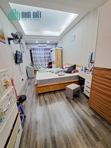 Mặt phố Võ Thị Sáu, tự xây, hai thoáng, vỉa hè, kinh doanh. Diện tích 67m, 6 tầng, mặt tiền 4m.