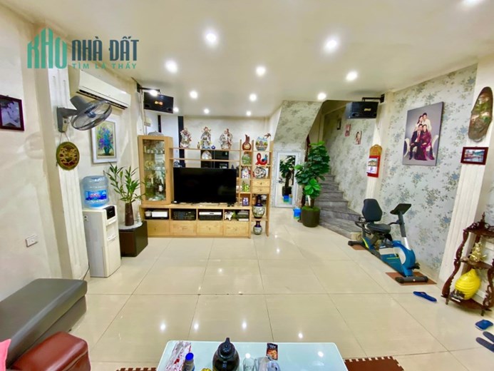 BÁN NHÀ CỐNG VỊ - BA ĐÌNH - NHÀ CỰC GẦN PHỐ - 2 THOÁNG – VỊ TRÍ TRUNG TÂM - CHỦ ĐỂ LẠI TOÀN BỘ NỘI