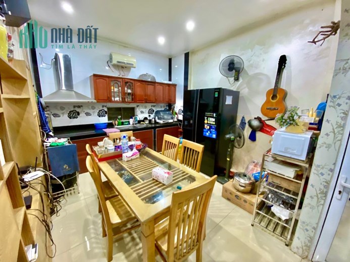 BÁN NHÀ CỐNG VỊ - BA ĐÌNH - NHÀ CỰC GẦN PHỐ - 2 THOÁNG – VỊ TRÍ TRUNG TÂM - CHỦ ĐỂ LẠI TOÀN BỘ NỘI