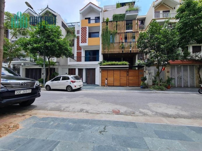 CHÍNH CHỦ CẦN BÁN BIỆT THỰ SÂN VƯỜN KHU ĐTM CỔ NHUẾ 300m2, 4T, NỘI THẤT XỊN, KD ĐỈNH.