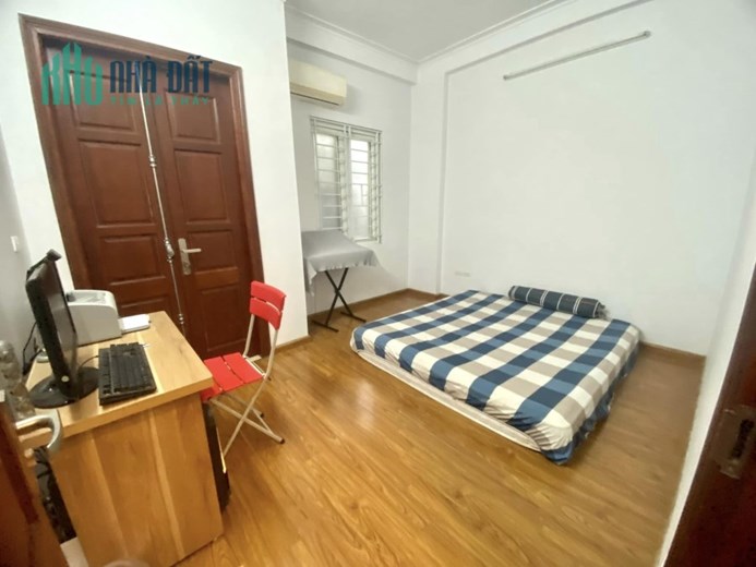 Giá Tụt Quần! Chùa Láng, 2 mặt ngõ, oto qua, đẹp ở luôn, 44m sổ, 4T, 5.2 tỷ