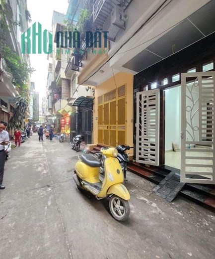 Nhà Phố Giá SV, Trần Quốc Hoàn 40m2 x 6T – Phân Lô – KD - Ô tô đỗ cửa ngày đêm 8,9 tỷ.