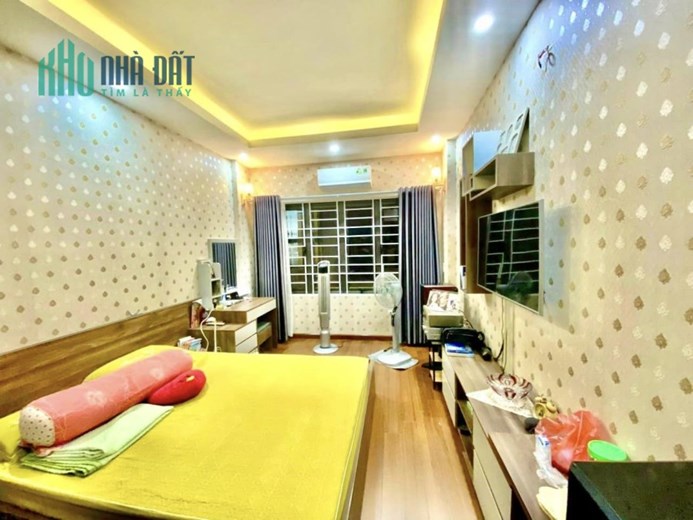 Nhà Phố Giá SV, Trần Quốc Hoàn 40m2 x 6T – Phân Lô – KD - Ô tô đỗ cửa ngày đêm 8,9 tỷ.