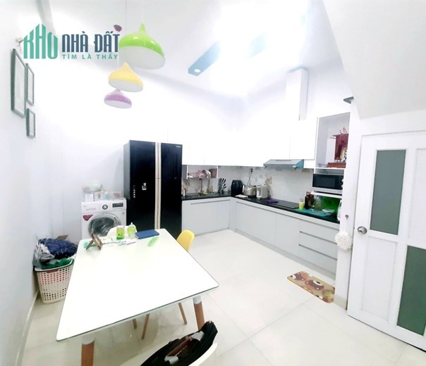 VIP Tân Phú - Đối diện Trường Công Nghệ Thực Phẩm - 44m2 - 3 Tầng - Nhà mới dọn ở ngay - CHỈ NHỈNH
