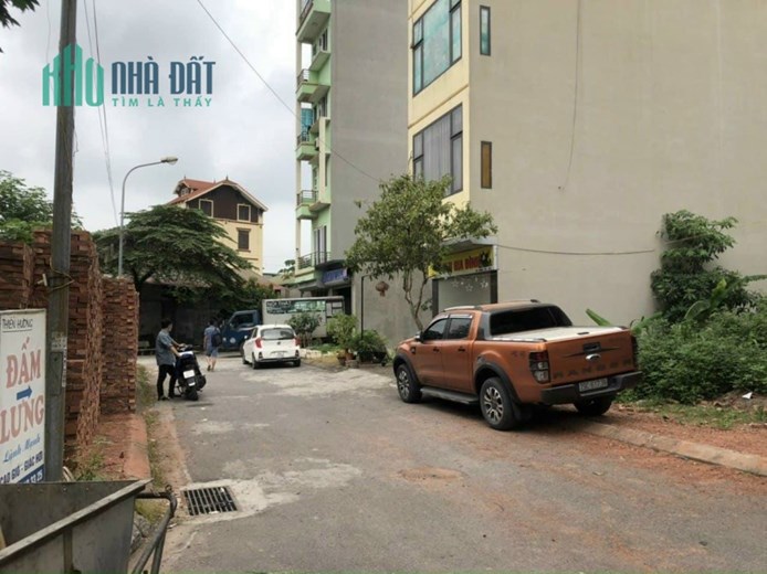 Chủ nhà chuyển đi nơi khác , quyết định bán lô góc 2 mặt thoáng mặt tiền rộng gần ô tô , gần phố