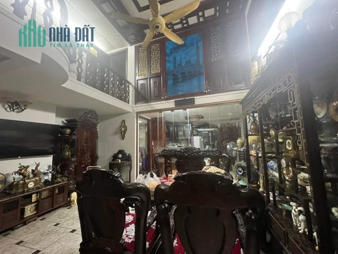 Nhà 50 ,1m  . Mặt Tiền 5.3m . 4 tầng. Giá 2.95 tỷ . Ở Tây Sơn . Ngã Tư Sở .
Lh : 0982751986