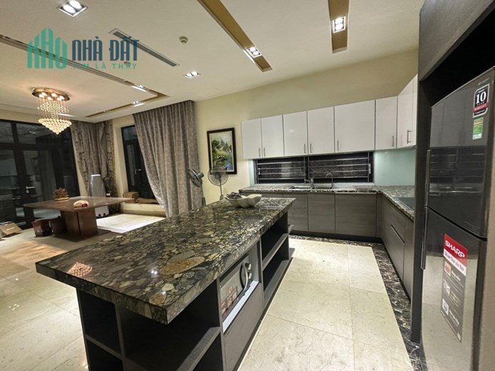 ⚜️ Bán Biêt Thự Mặt Phố  Dịch Vọng, Cầu Giấy, 190m2 4T MT 14m, Chỉ 61.5 Tỷ ⚜️