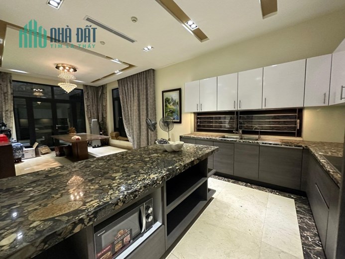 ⚜️ Bán Biêt Thự Mặt Phố  Dịch Vọng, Cầu Giấy, 190m2 4T MT 14m, Chỉ 61.5 Tỷ ⚜️