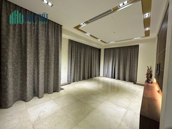 ⚜️ Bán Biêt Thự Mặt Phố  Dịch Vọng, Cầu Giấy, 190m2 4T MT 14m, Chỉ 61.5 Tỷ ⚜️