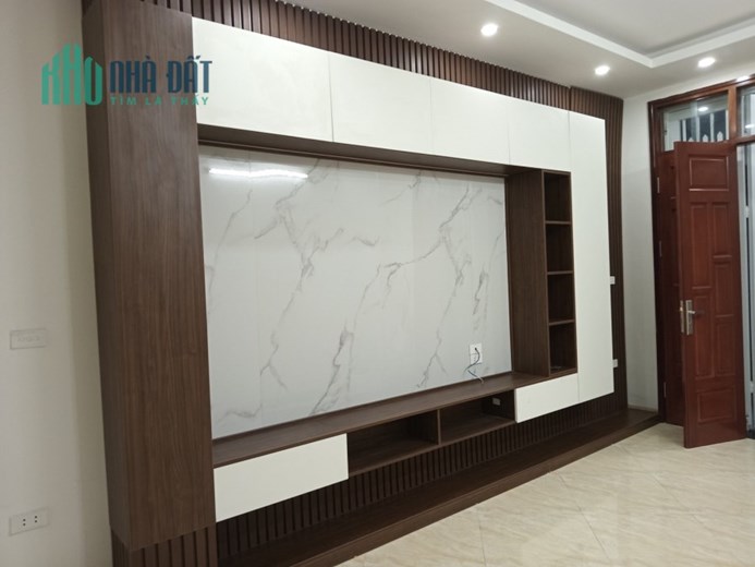 Bán nhà Kim Ngưu , 38m2x5T , 3,3 tỷ, , cách đường lớn 50m , kinh doanh dễ